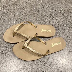 Reef Women's Size 7 Gold Flip Flops